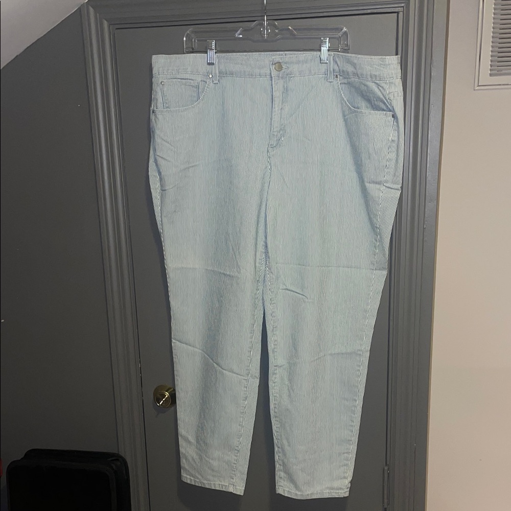 Charter Club Light Wash Cropped Ankle Jeans